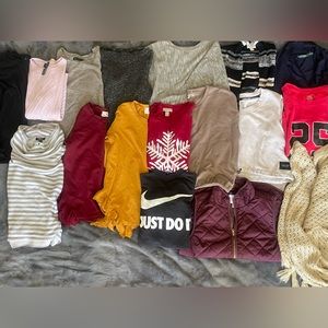 Women’s (M) 17-piece Top and Sweater Lot